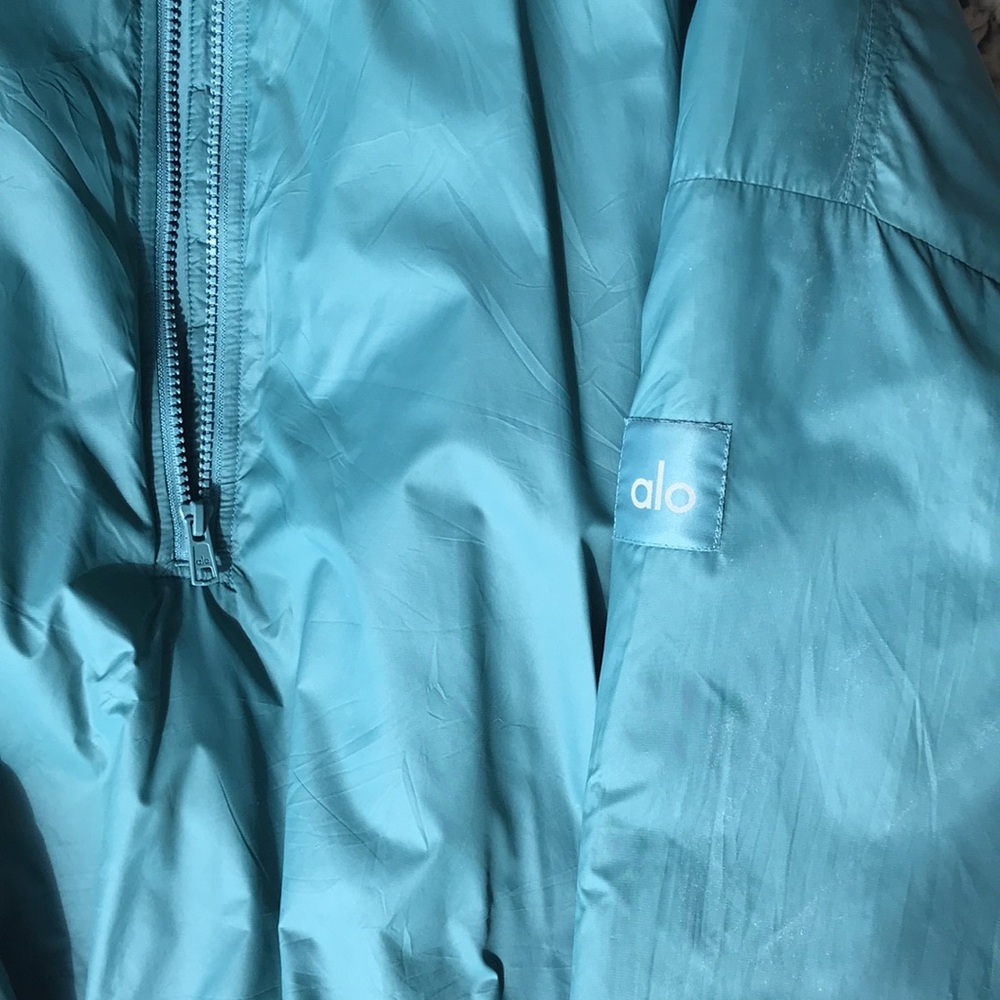 Alo Latitude Light Weight 1/2 Zip Pullover Jacket, Winter Ivy - Picture 14 of 16